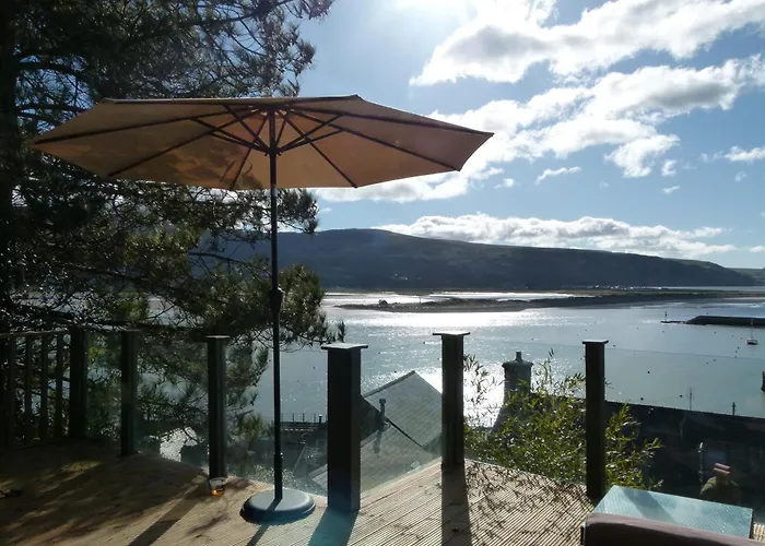 2-Bedroom Cottage With Sea Views