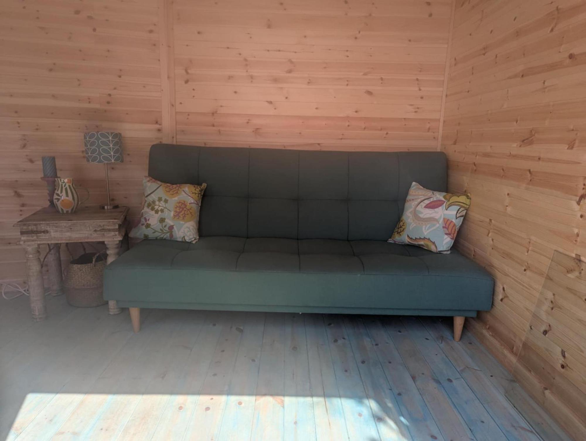 2-bedroom In Old Town With Sea Views *